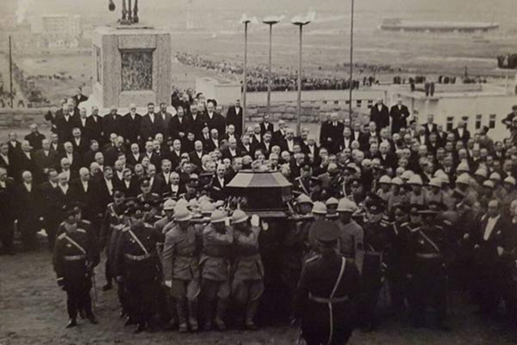 Atatürk'ün cenaze töreninden görmediğiniz fotoğraflar