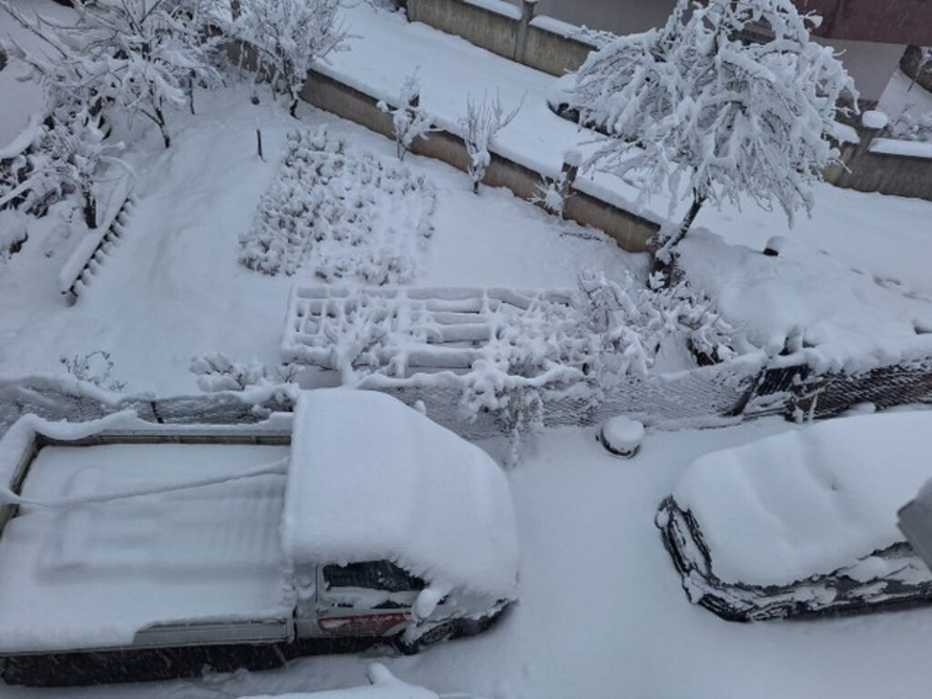 Samsun'da Ladik ilçesine kar yağdı her yer beyaza büründü