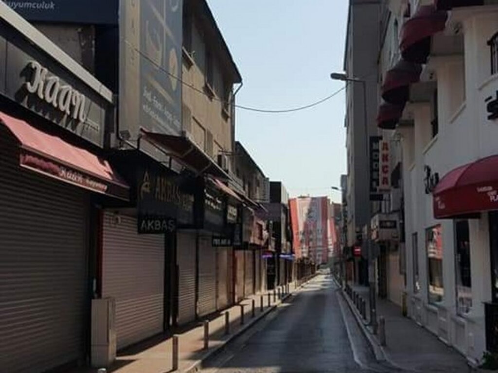 Samsun'da sokağa çıkma yasağı sonrası her yer ıssız kaldı