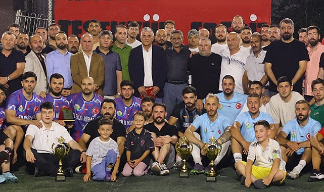 Samsun'da Şehitlere Saygı turnuvasında Şehit Selman Özay takımı şampiyon oldu