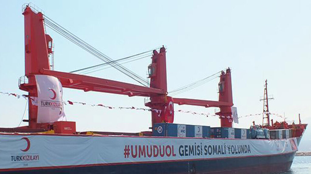 Somali'ye 13 bin tonluk insani yardım