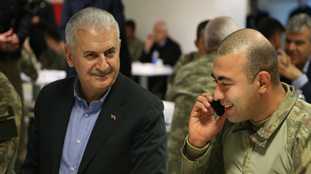 Başbakan Yıldırım sahurda asker aileleriyle görüştü