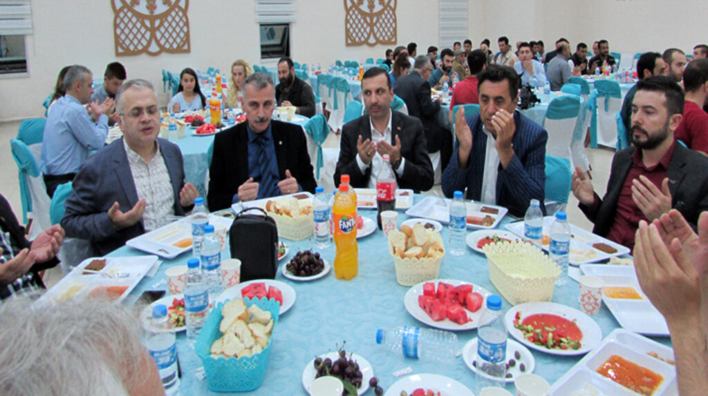 Kavak Belediyesi Başkanı Sarıcaoğlu iftarda basın mensupları ile bir araya geldi