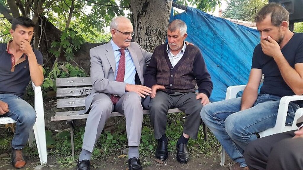 Yusuf Ziya Yılmaz şehit Şuayip Şilepe'nin ailesine taziye ziyaretinde bulundu