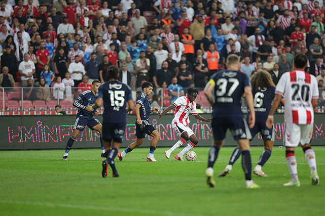Samsunspor-19-Mayıs-Stadında-Fenerbahçe'ye-2-0-yenildi!